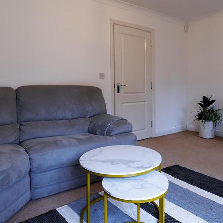 Comfortable 4-Bedroom Home In Aylesbury Ideal For Contractors Professionals Or Larger Families Ngoại thất bức ảnh