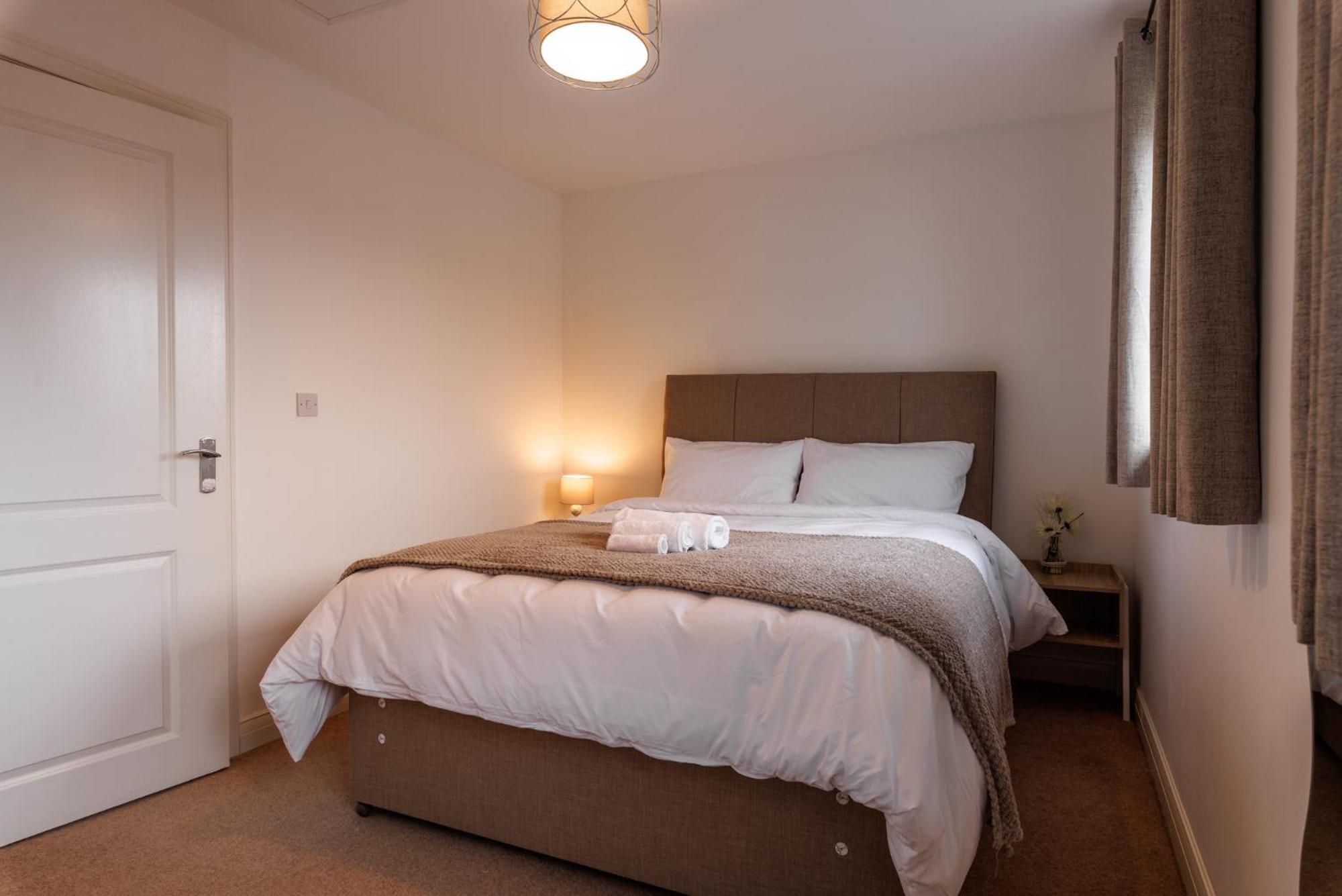 Comfortable 4-Bedroom Home In Aylesbury Ideal For Contractors Professionals Or Larger Families Ngoại thất bức ảnh
