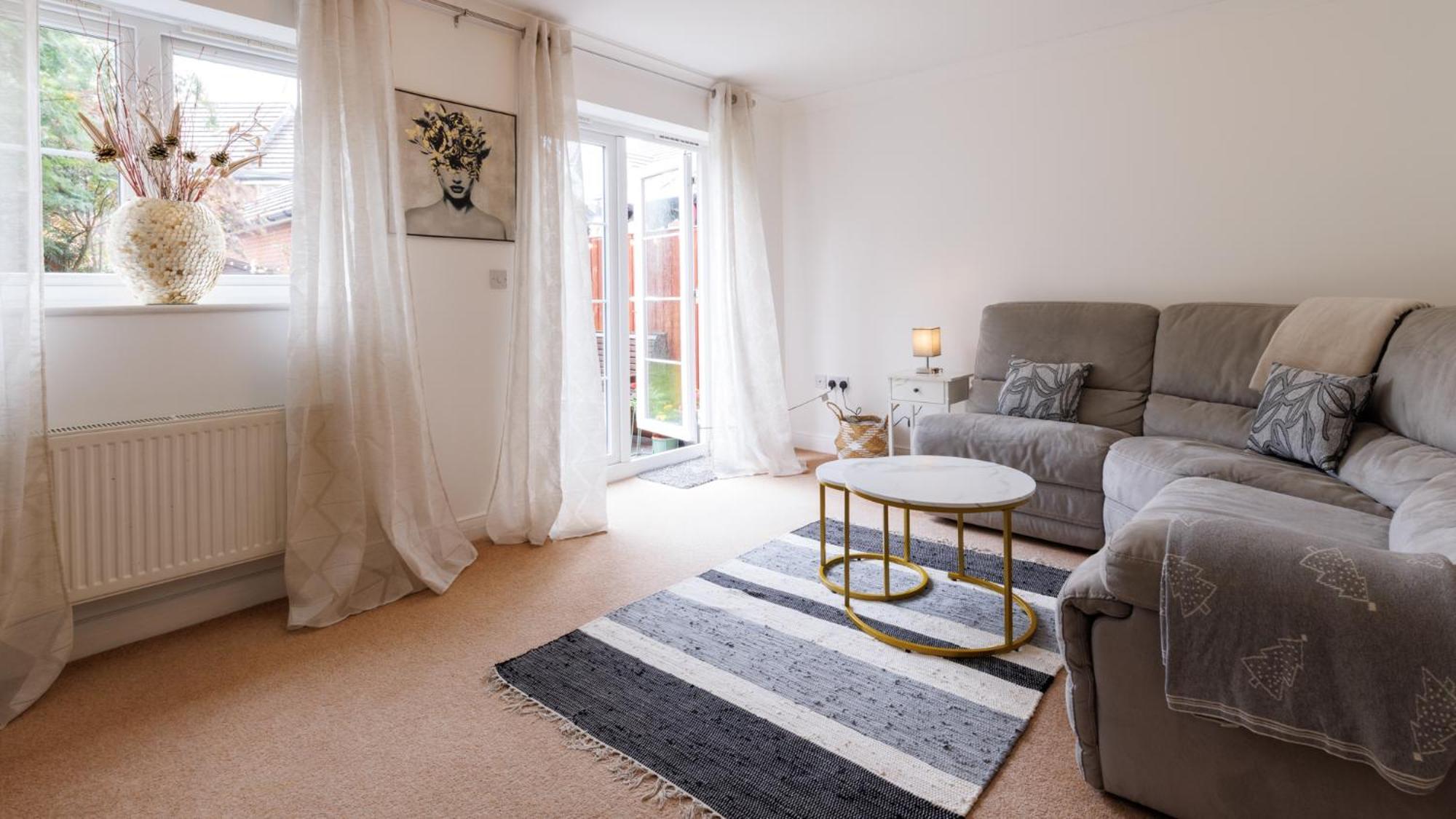 Comfortable 4-Bedroom Home In Aylesbury Ideal For Contractors Professionals Or Larger Families Ngoại thất bức ảnh