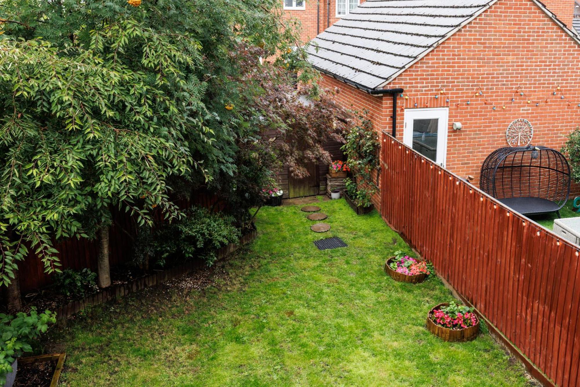 Comfortable 4-Bedroom Home In Aylesbury Ideal For Contractors Professionals Or Larger Families Ngoại thất bức ảnh