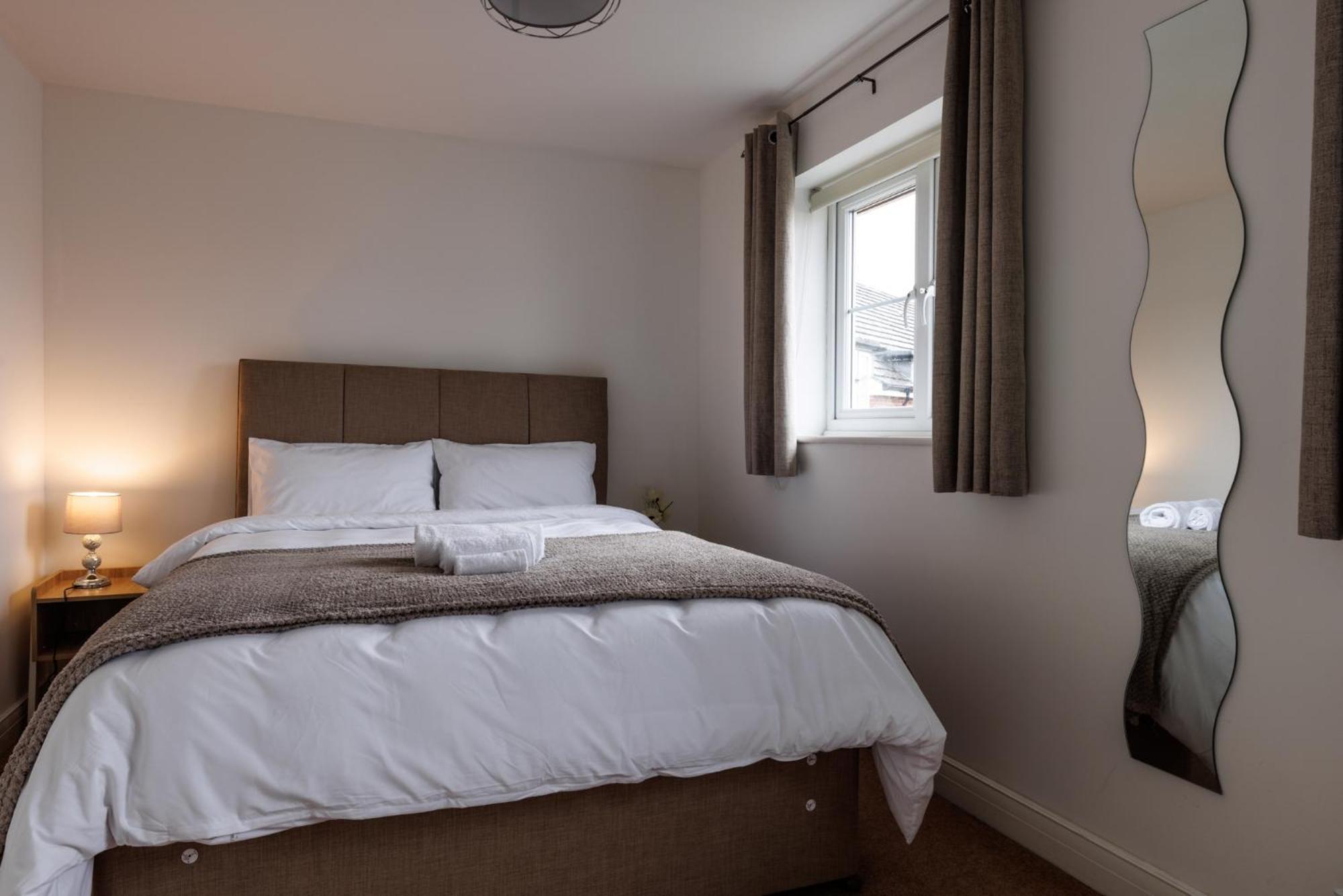 Comfortable 4-Bedroom Home In Aylesbury Ideal For Contractors Professionals Or Larger Families Ngoại thất bức ảnh