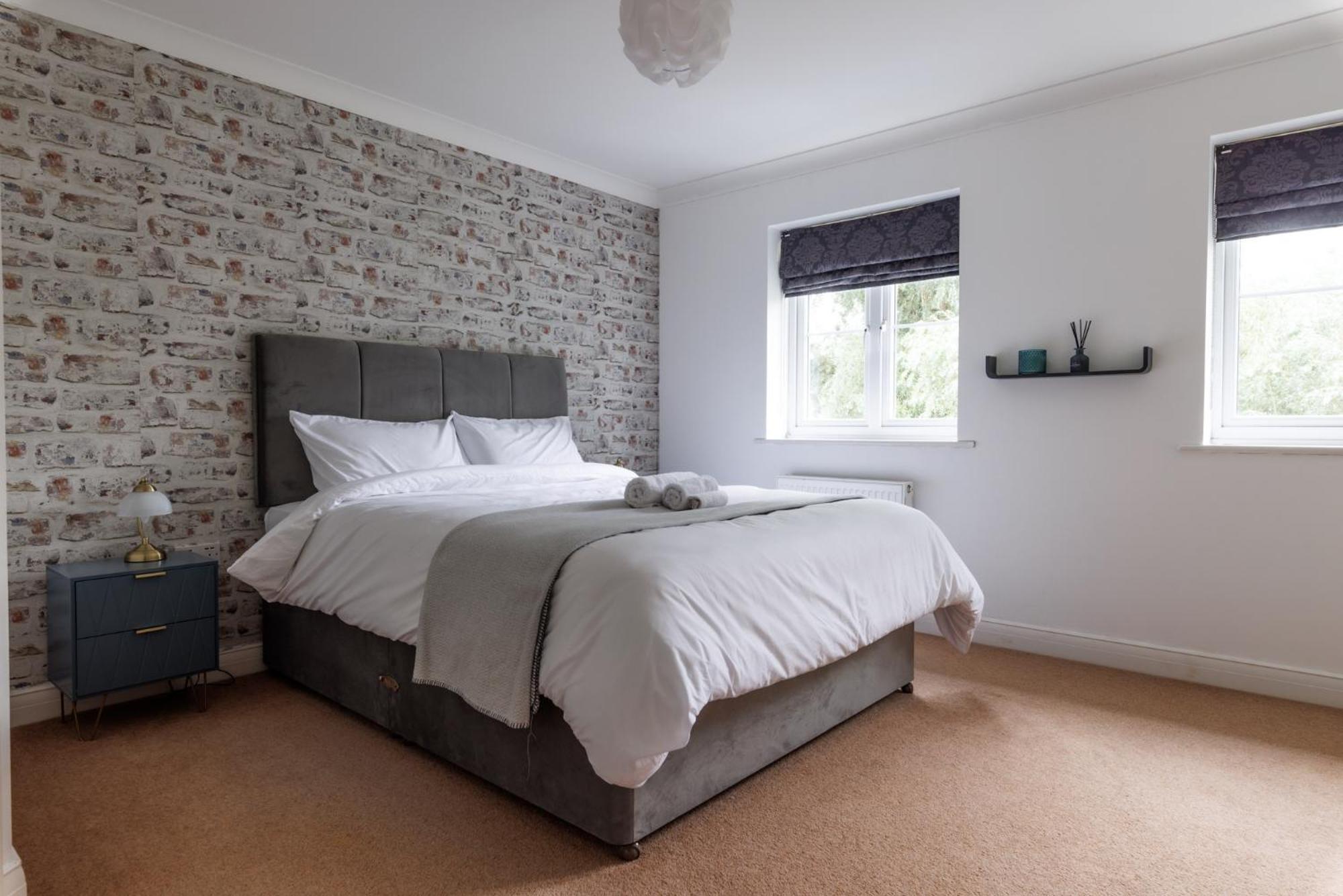 Comfortable 4-Bedroom Home In Aylesbury Ideal For Contractors Professionals Or Larger Families Ngoại thất bức ảnh