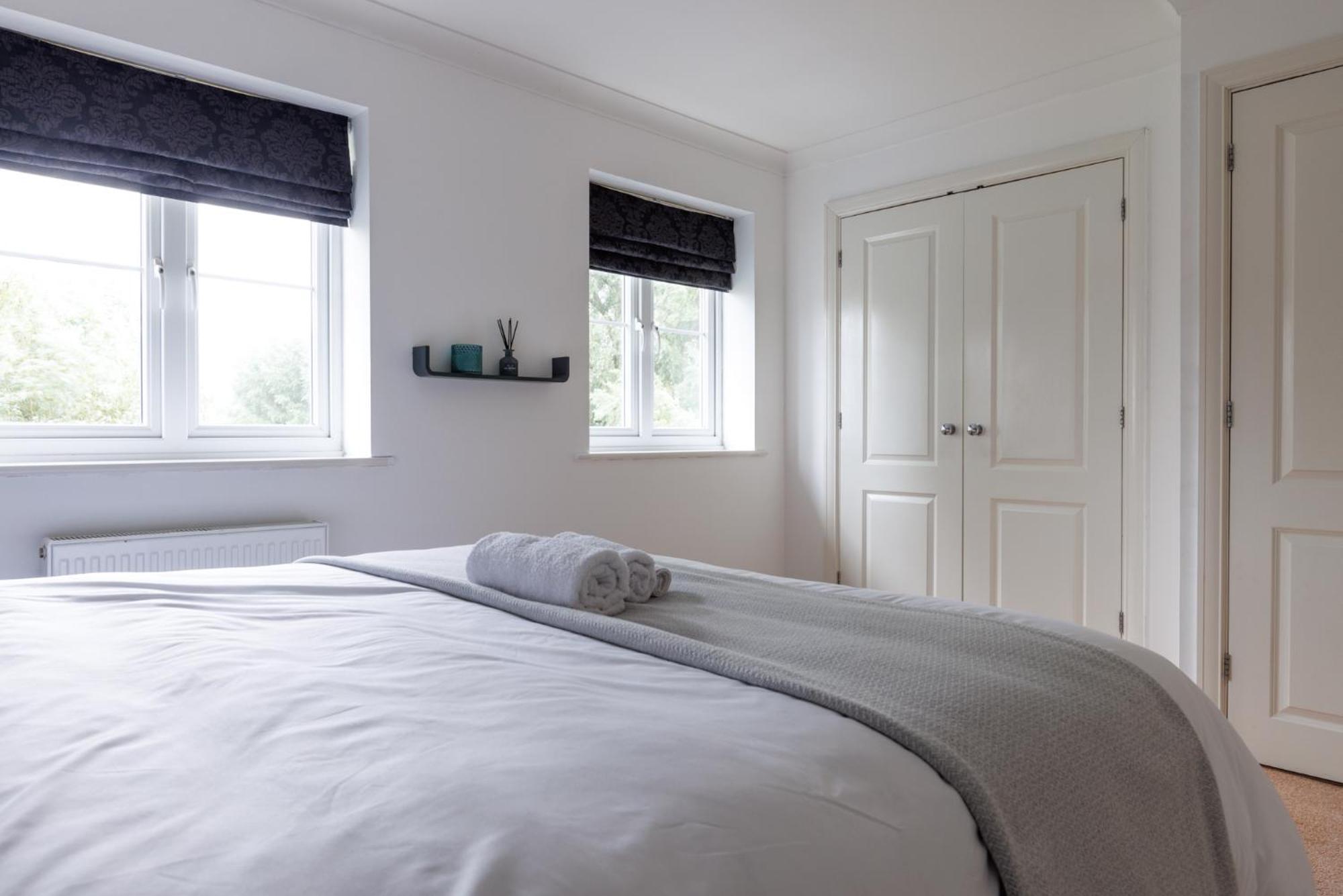 Comfortable 4-Bedroom Home In Aylesbury Ideal For Contractors Professionals Or Larger Families Ngoại thất bức ảnh