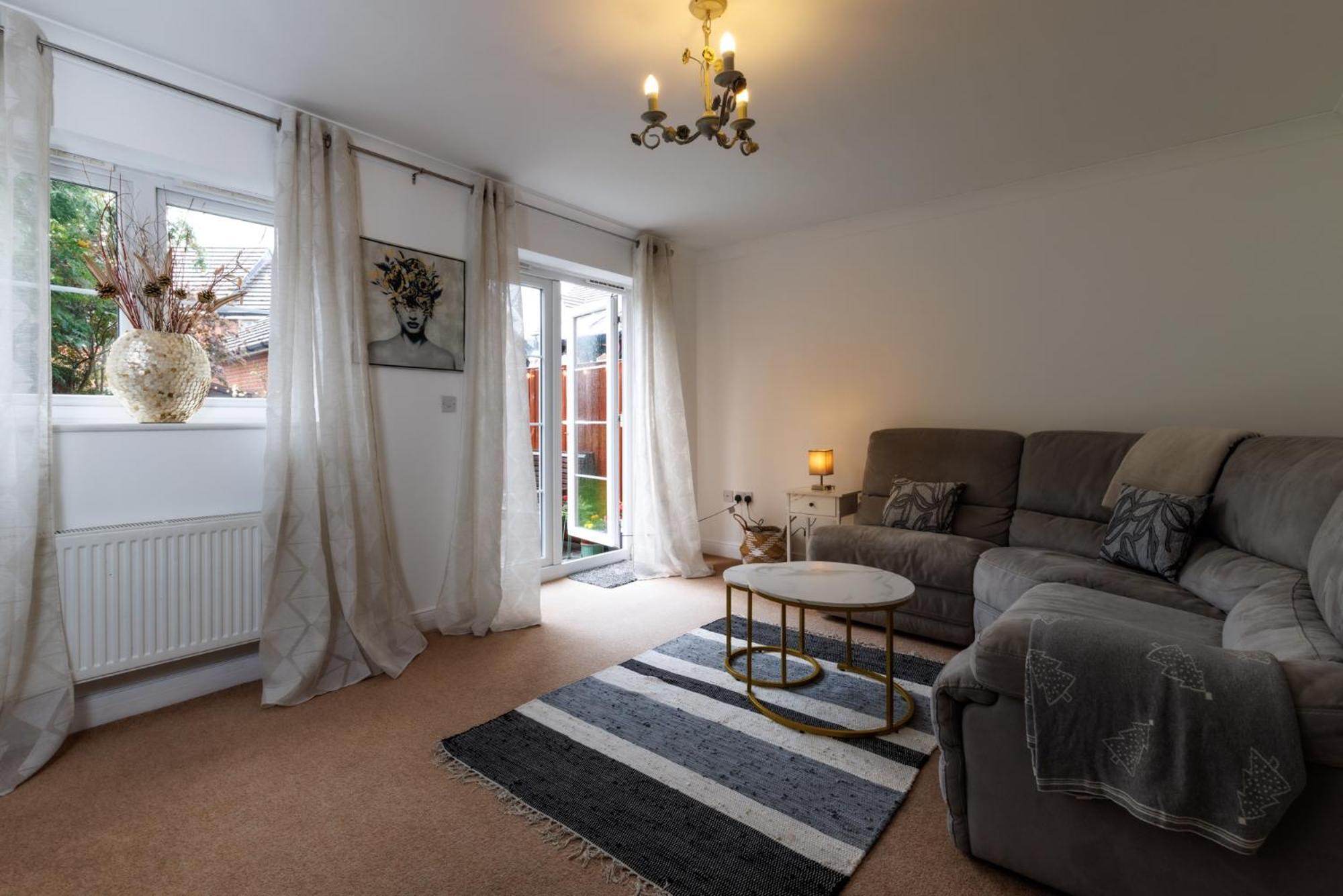 Comfortable 4-Bedroom Home In Aylesbury Ideal For Contractors Professionals Or Larger Families Ngoại thất bức ảnh